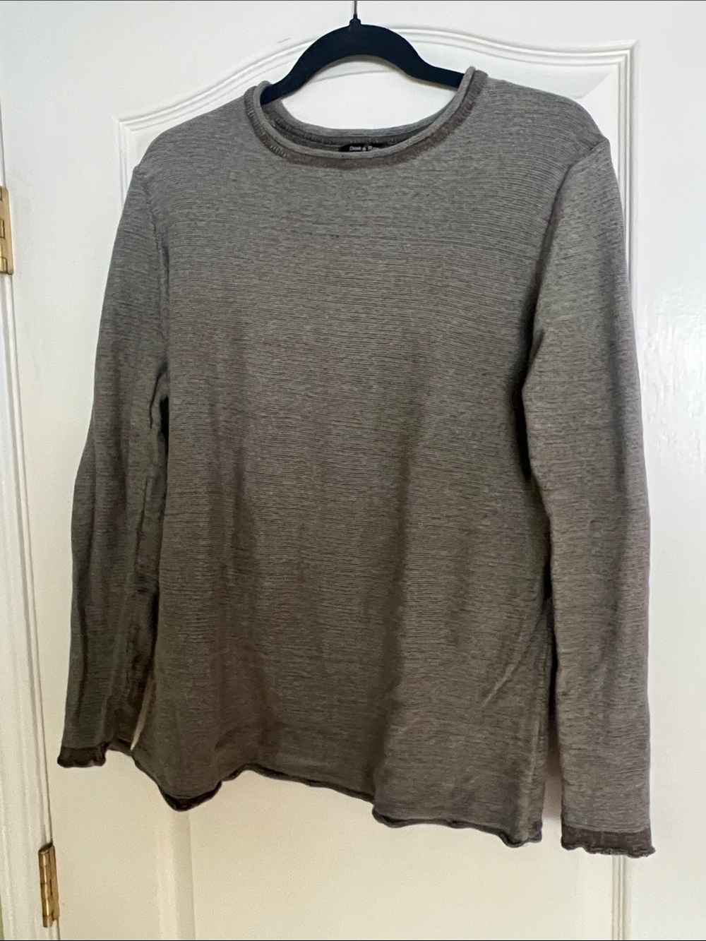 Doe & Rae Women’s Long-Sleeve Crew in Heather Gray/Green